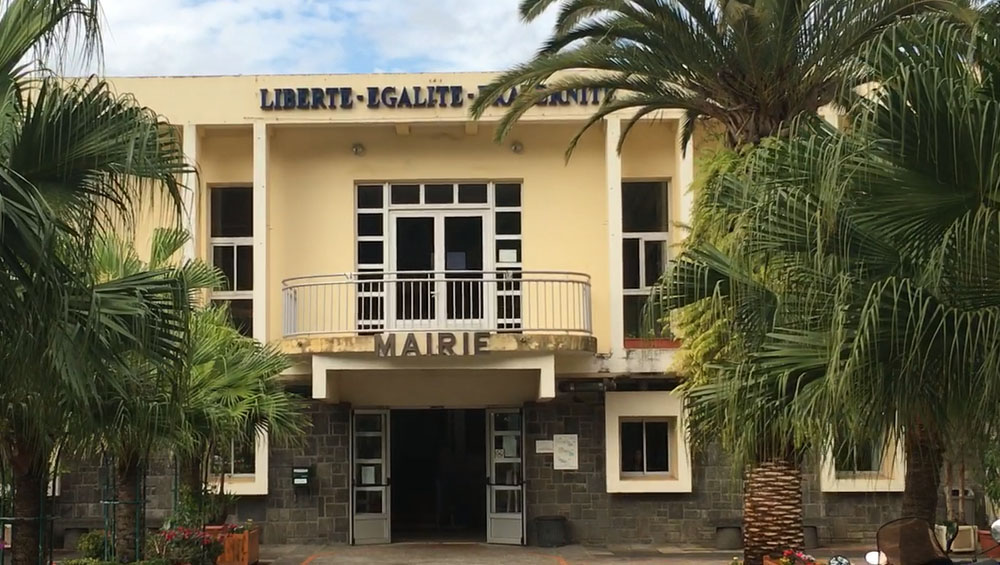 Façade mairie de Petite-Île