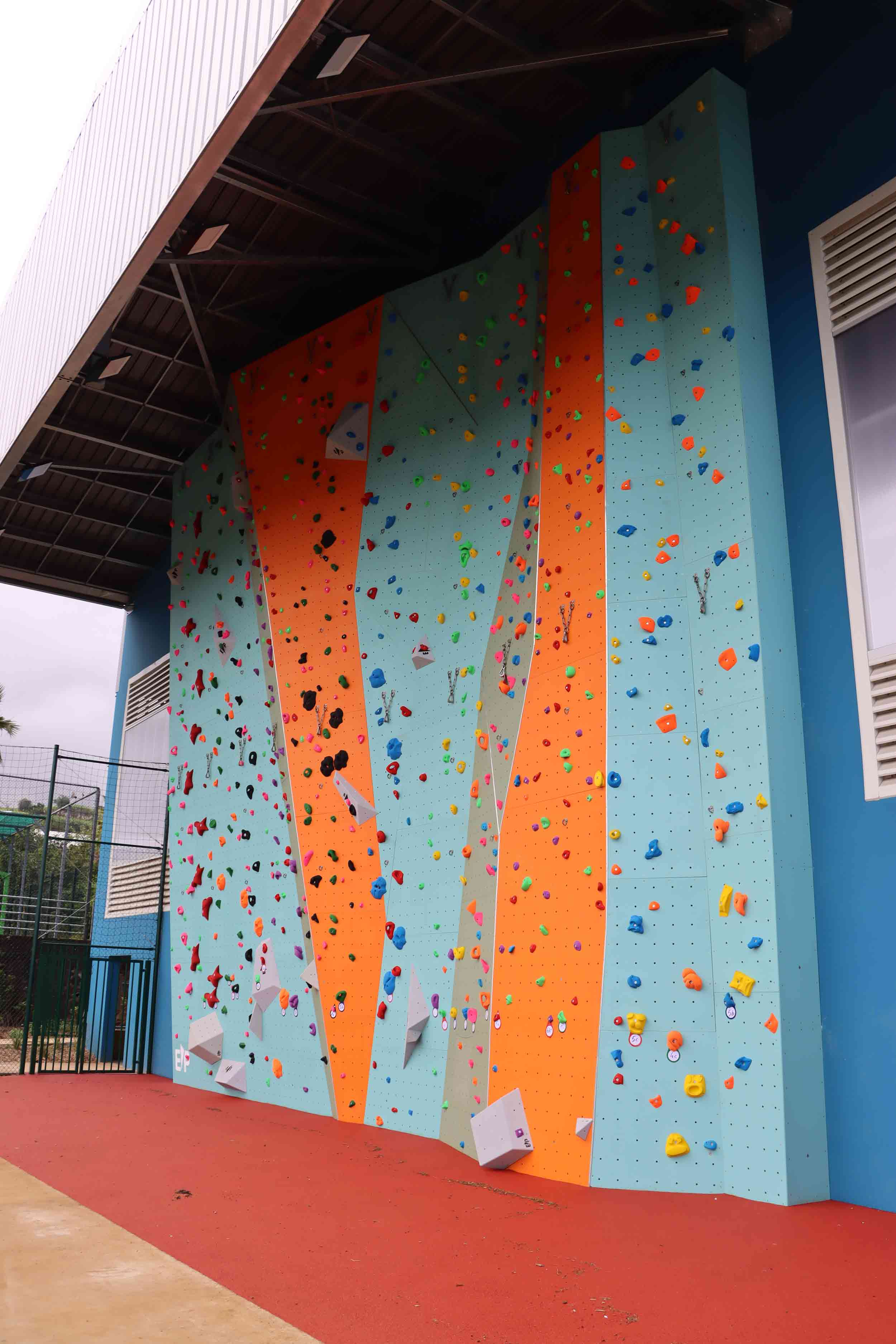 mur d'escalade plateau sportif